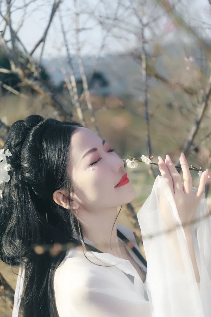 古风女子手机壁纸|户外背景图片 - 白衣花枝「哲风壁纸」 古风女子手机壁纸|户外背景图片 - 白衣花枝「哲风壁纸」