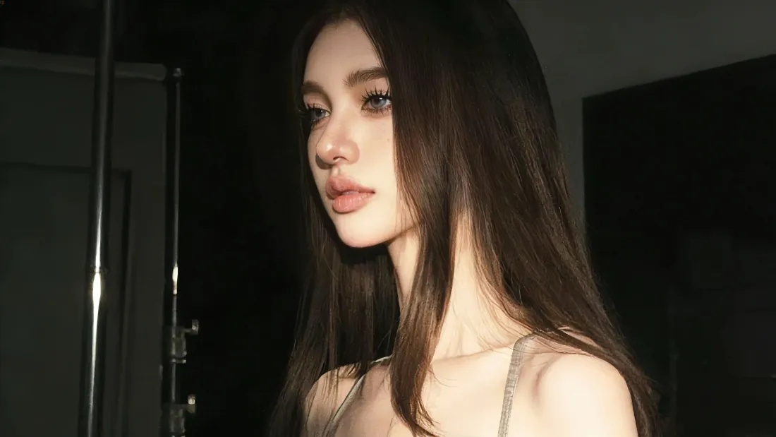 5k骨相美美女壁纸|暗色背景图片 - 长发气质「哲风壁纸」 5k骨相美美女壁纸|暗色背景图片 - 长发气质「哲风壁纸」