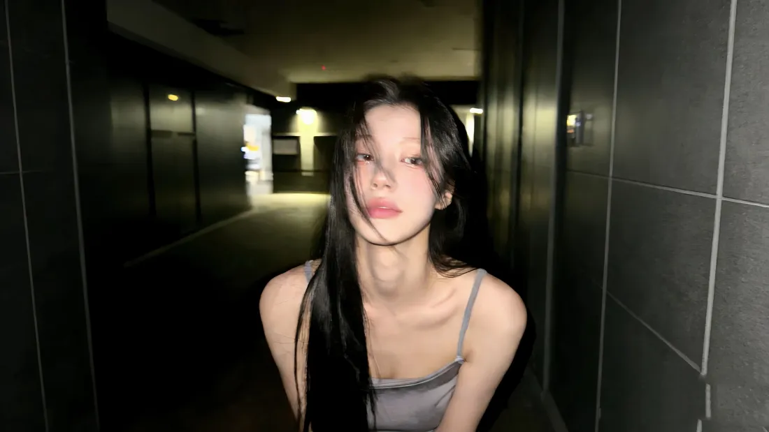 5k灰色吊带美女壁纸|昏暗走廊背景图 - 性感迷人「哲风壁纸」 5k灰色吊带美女壁纸|昏暗走廊背景图 - 性感迷人「哲风壁纸」