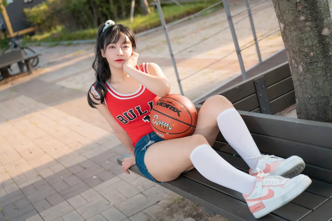 2k红衣女生壁纸|户外篮球场背景图 - 运动休闲「哲风壁纸」 2k红衣女生壁纸|户外篮球场背景图 - 运动休闲「哲风壁纸」