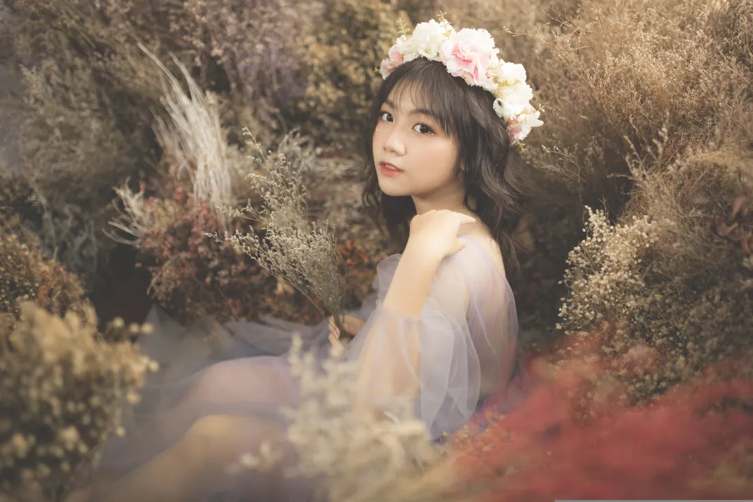 6k花环少女壁纸|户外草地背景图片 - 森系写真「哲风壁纸」 6k花环少女壁纸|户外草地背景图片 - 森系写真「哲风壁纸」