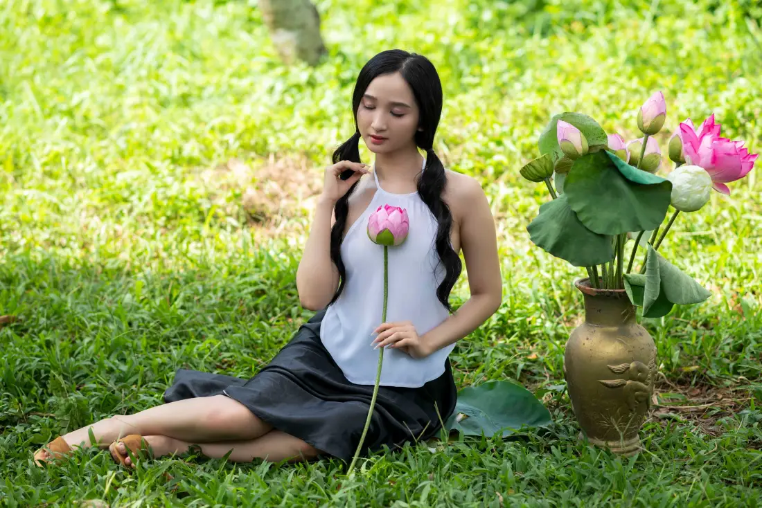 6k清纯少女壁纸|绿草荷花户外背景图片 - 清新治愈「哲风壁纸」 6k清纯少女壁纸|绿草荷花户外背景图片 - 清新治愈「哲风壁纸」
