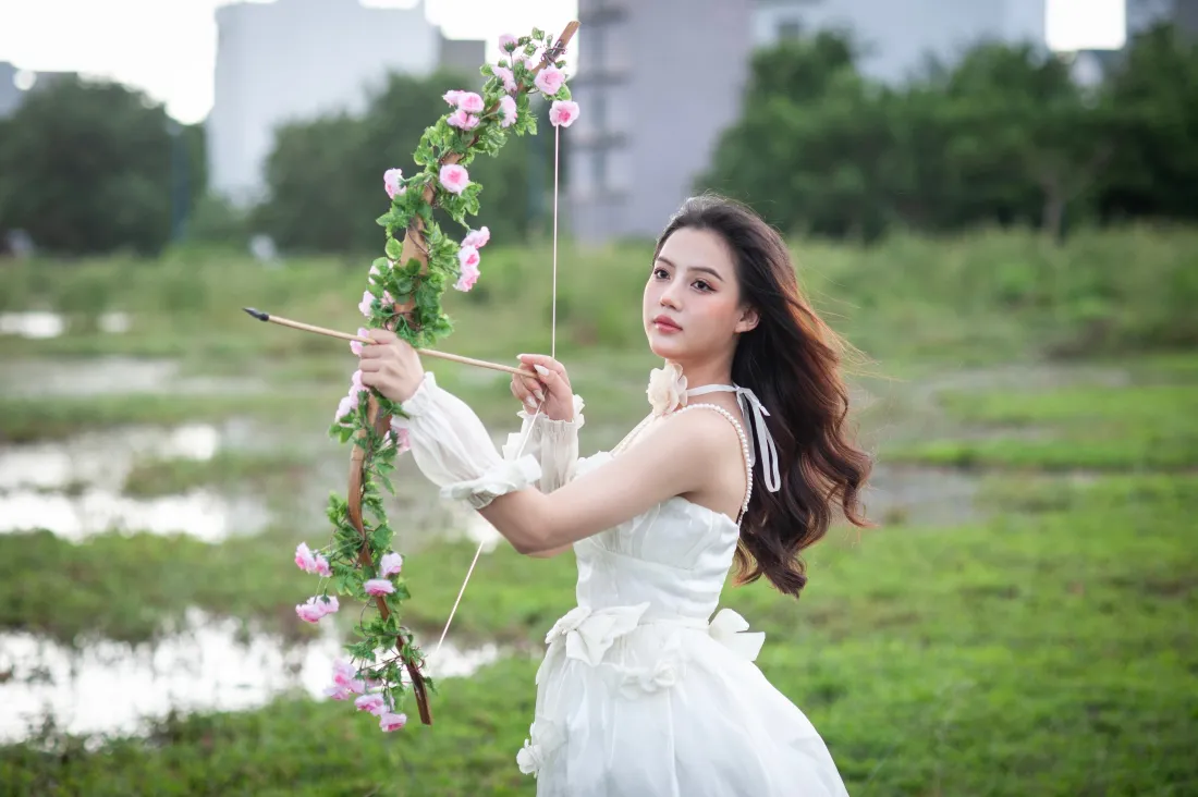 4k射箭少女壁纸|城市边缘草地背景图片 - 清新治愈「哲风壁纸」 4k射箭少女壁纸|城市边缘草地背景图片 - 清新治愈「哲风壁纸」