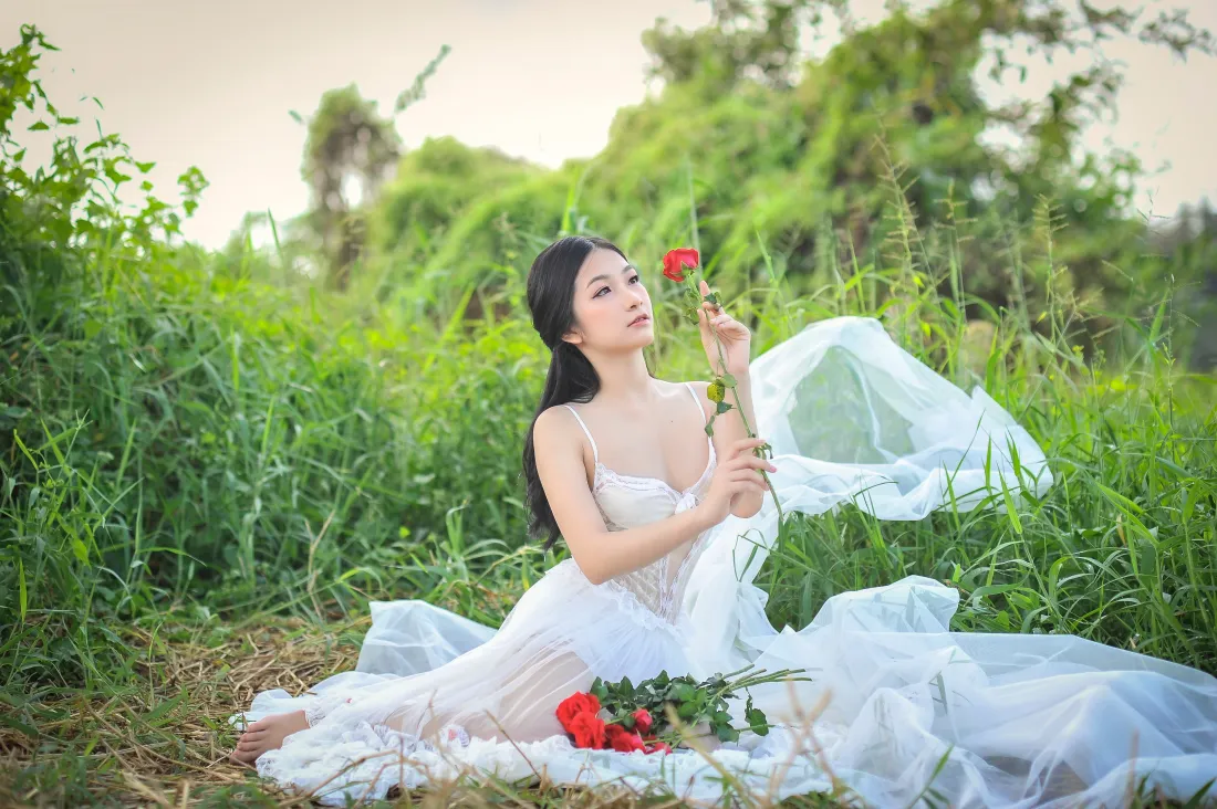 4k白裙少女壁纸|青草地背景图片 - 浪漫清新「哲风壁纸」 4k白裙少女壁纸|青草地背景图片 - 浪漫清新「哲风壁纸」