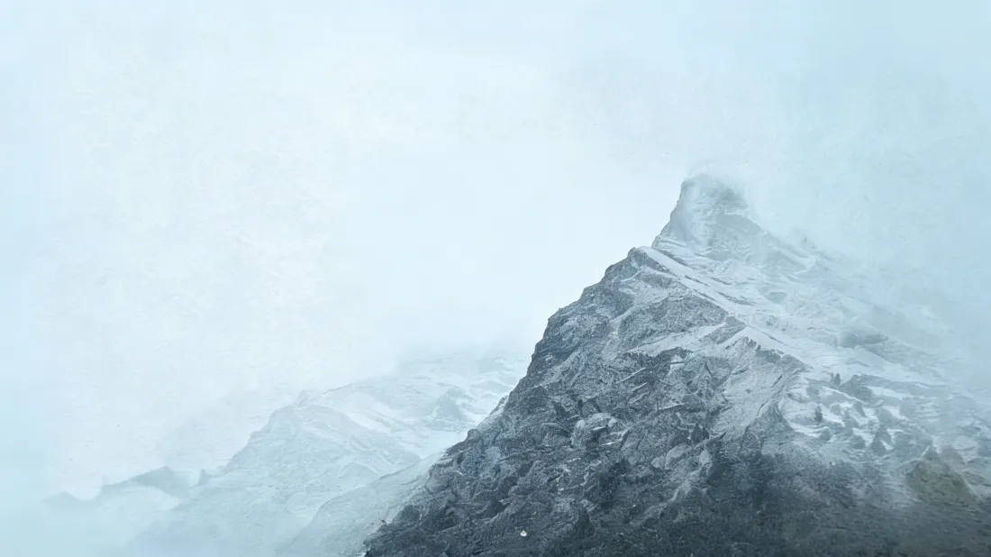 3k雪山壁纸|迷雾背景图片 - 清冷山峰景观「哲风壁纸」 3k雪山壁纸|迷雾背景图片 - 清冷山峰景观「哲风壁纸」