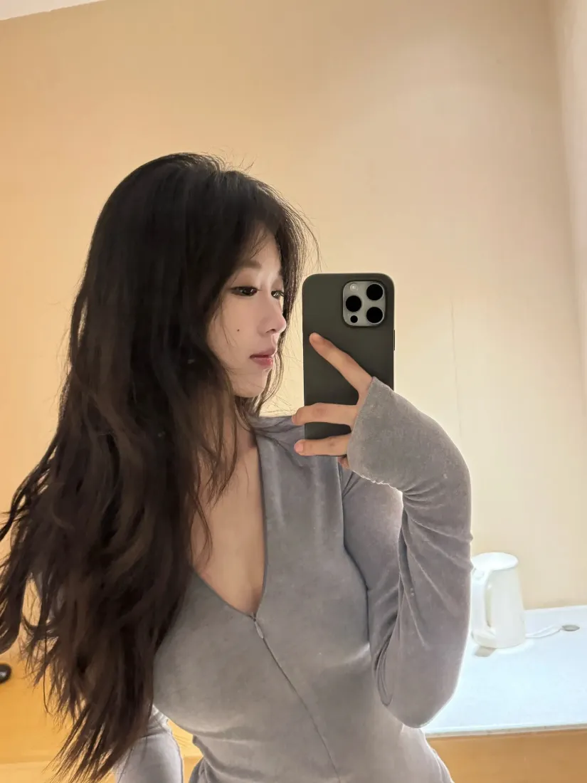 4k长发壁纸 - 手机 - 卷发 - 美女「哲风壁纸」