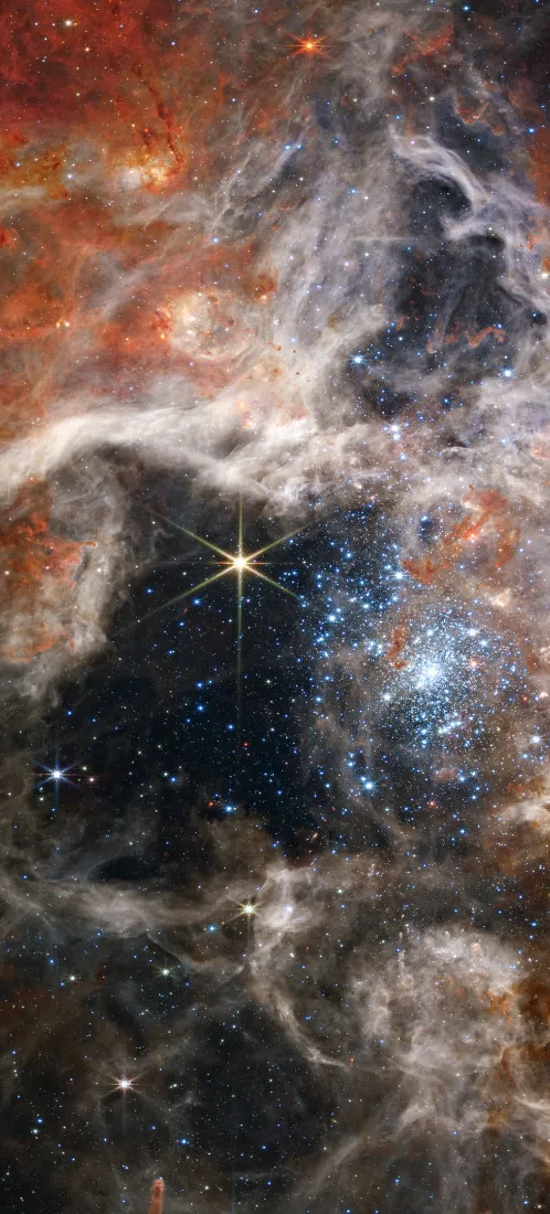 深空星云交织橙红与灰蓝云气，点缀明亮星点与璀璨星团。