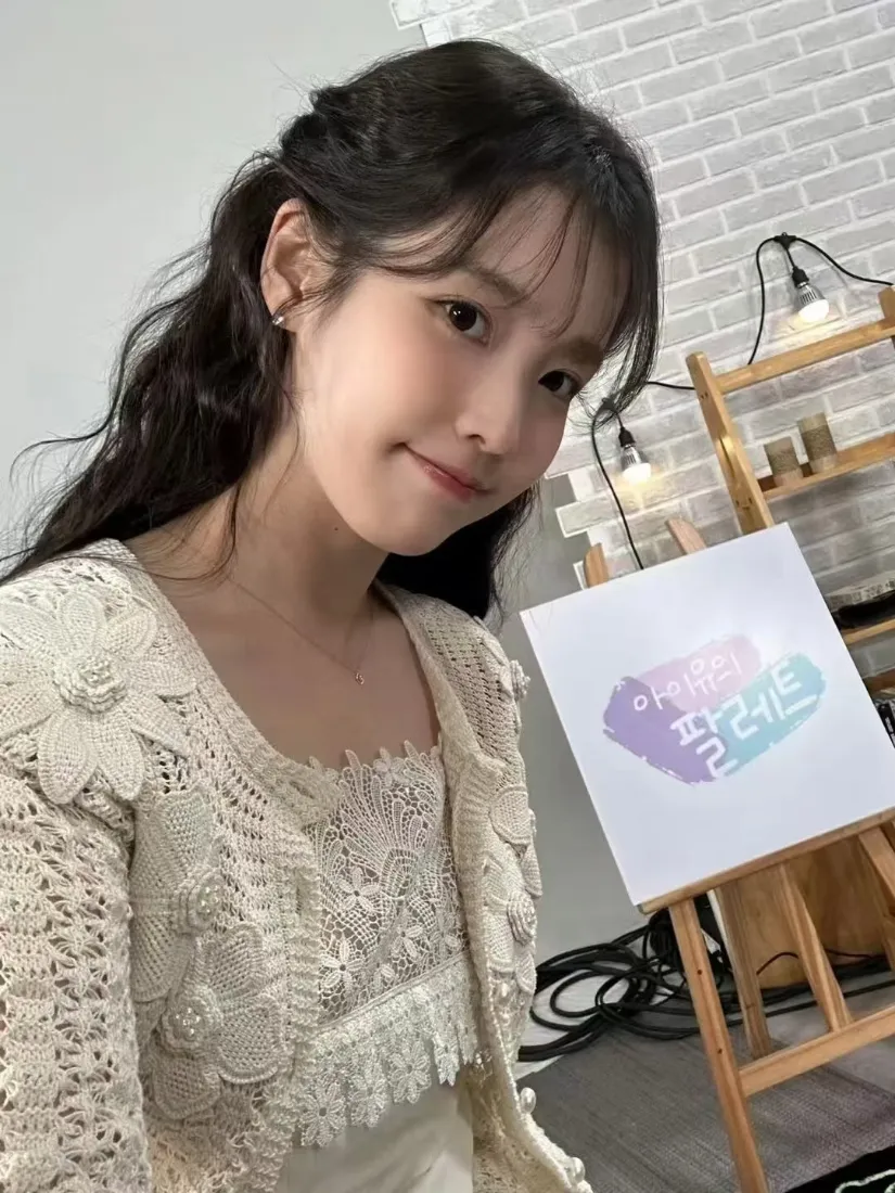 4k卷发壁纸 - 自拍 - IU - 甜美「哲风壁纸」