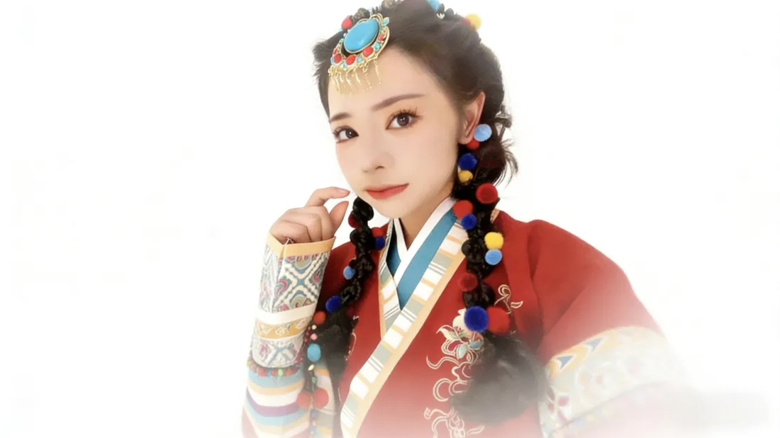 纯白背景下身着红色藏族服饰的少女，佩戴额饰与彩球麻花辫，姿态温婉。