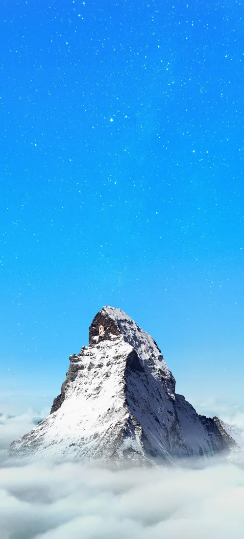 澄澈亮蓝晴空下，覆雪孤峰矗立在翻涌的云海之上。