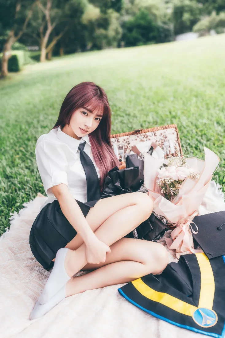 少女手机壁纸｜户外背景图片 - 毕业留影「哲风壁纸」