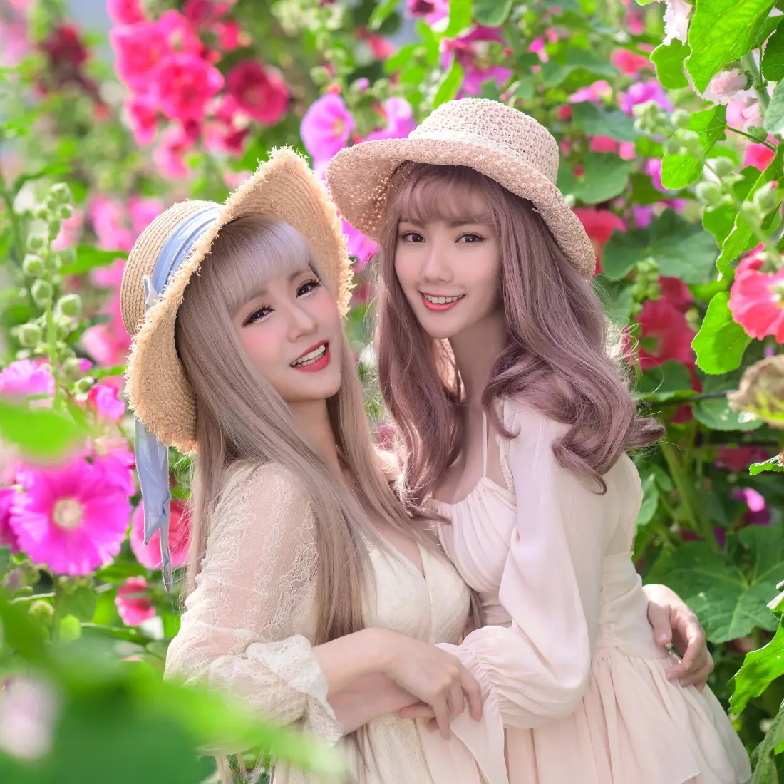 双胞胎手机壁纸｜花海背景图片 - 甜美少女「哲风壁纸」