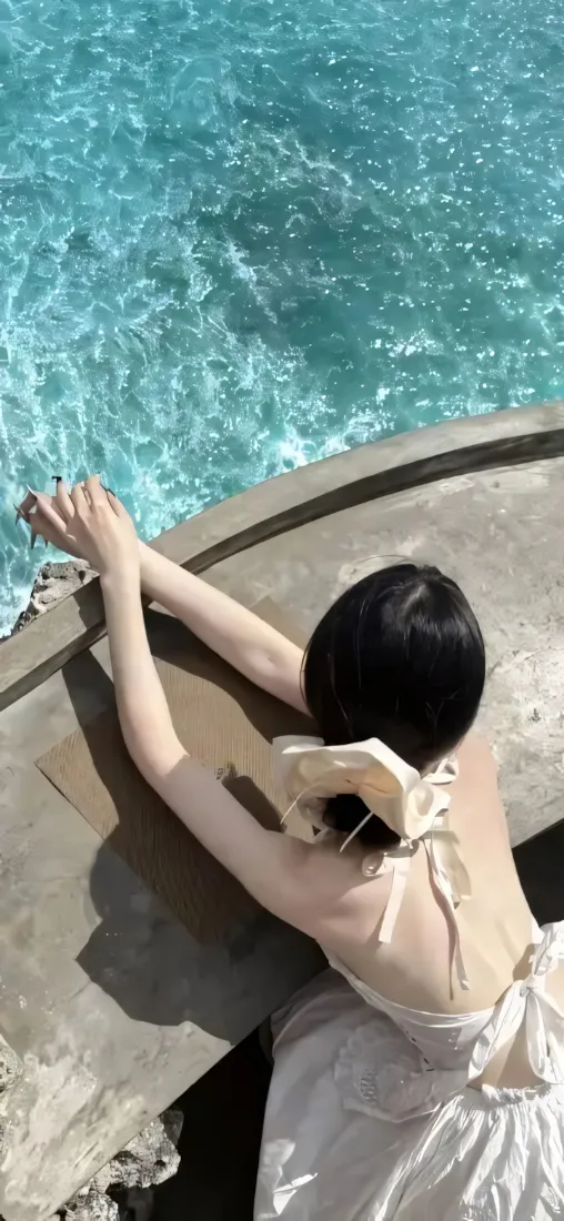 氛围感女生背影手机壁纸|泳池边背景图片 - 惬意夏日「哲风壁纸」 氛围感女生背影手机壁纸|泳池边背景图片 - 惬意夏日「哲风壁纸」