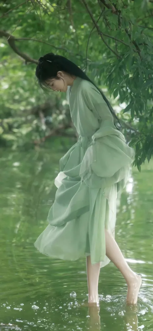 古风手机壁纸|绿色背景图片 - 临水长发女子「哲风壁纸」 古风手机壁纸|绿色背景图片 - 临水长发女子「哲风壁纸」