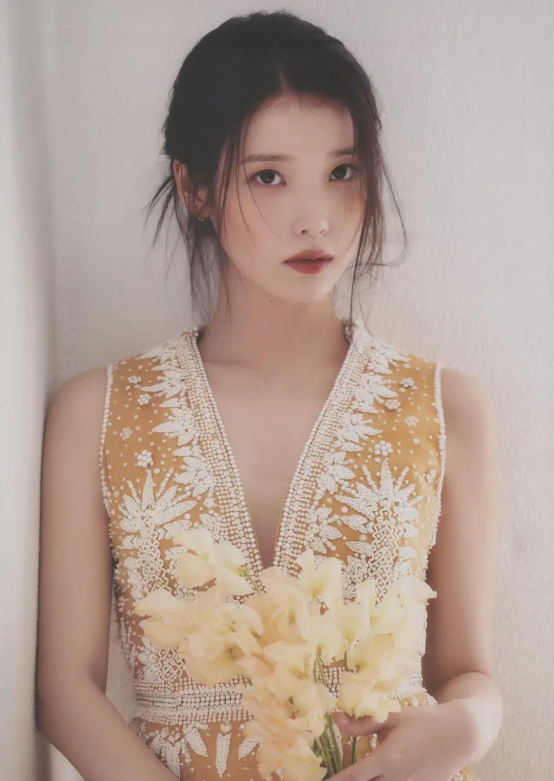 IU李知恩手机壁纸|纯色背景图片 - 气质女明星「哲风壁纸」 IU李知恩手机壁纸|纯色背景图片 - 气质女明星「哲风壁纸」
