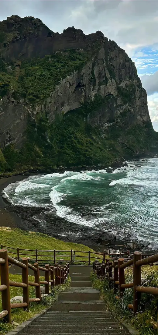 悬崖海岸手机壁纸|自然海景背景图片 - 观景木质步道「哲风壁纸」 悬崖海岸手机壁纸|自然海景背景图片 - 观景木质步道「哲风壁纸」