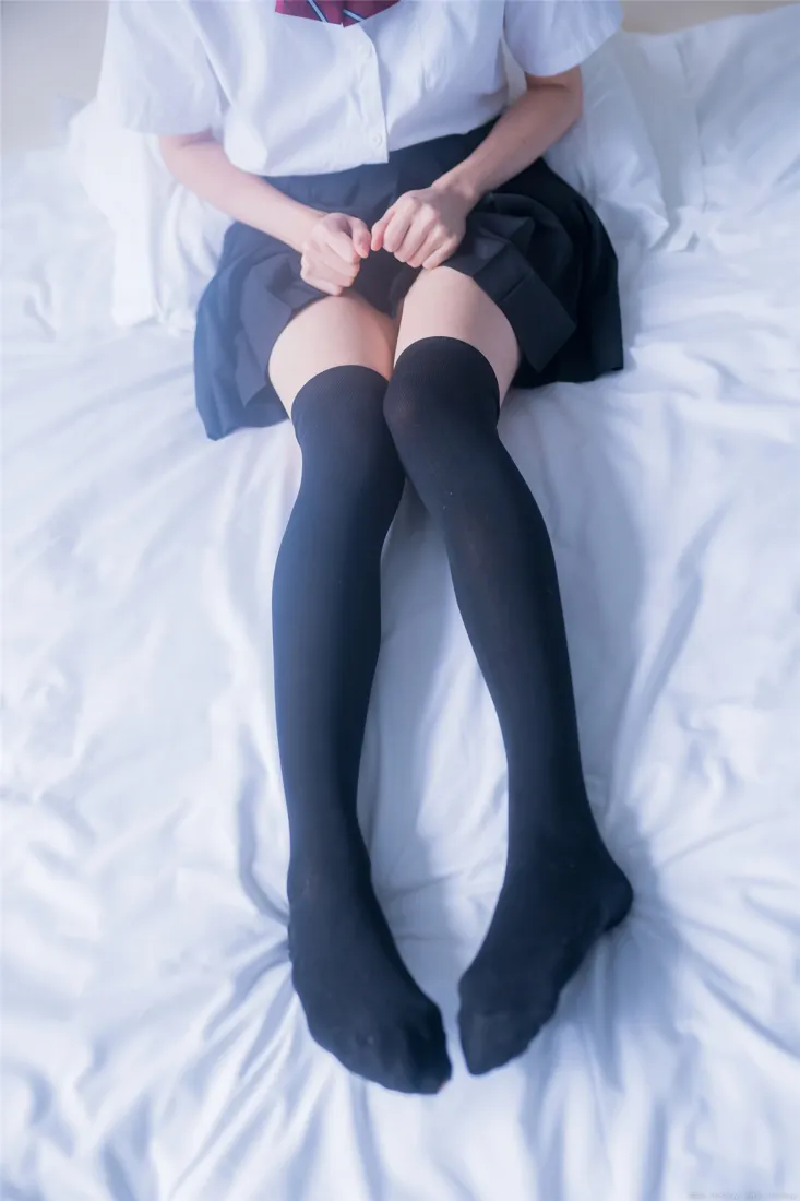 黑丝美腿手机壁纸|卧室背景图片 - JK制服「哲风壁纸」 黑丝美腿手机壁纸|卧室背景图片 - JK制服「哲风壁纸」