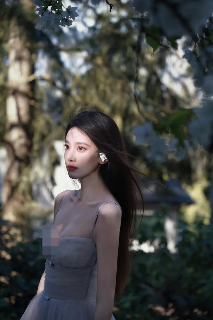清冷长发美女手机壁纸|户外树林背景图片 - 氛围感「哲风壁纸」 清冷长发美女手机壁纸|户外树林背景图片 - 氛围感「哲风壁纸」