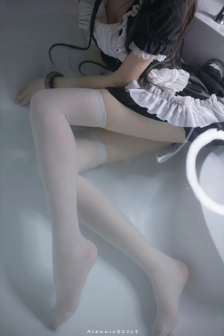 女仆手机壁纸｜白丝背景图片 - 脚部特写「哲风壁纸」