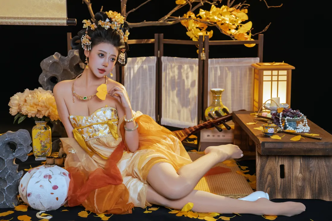 10k古风美人壁纸｜银杏背景图片 - 古典造景「哲风壁纸」