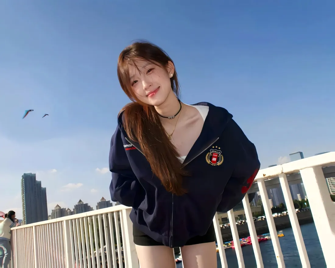 3k清纯美女壁纸|蓝天背景图片 - 户外城市江边「哲风壁纸」 3k清纯美女壁纸|蓝天背景图片 - 户外城市江边「哲风壁纸」