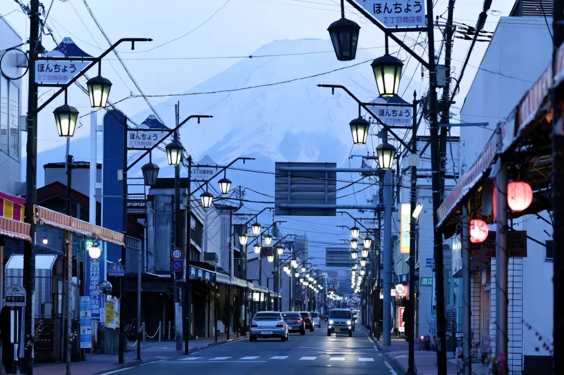 3k日式城镇壁纸|风景背景图片 - 山峰大道街景「哲风壁纸」 3k日式城镇壁纸|风景背景图片 - 山峰大道街景「哲风壁纸」
