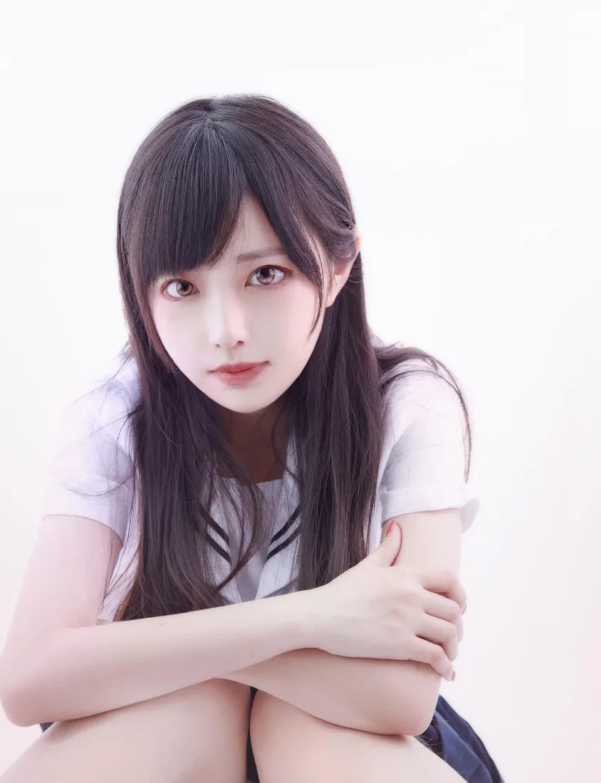 清纯水手服美少女手机壁纸|纯色背景图片 - 黑发「哲风壁纸」 清纯水手服美少女手机壁纸|纯色背景图片 - 黑发「哲风壁纸」