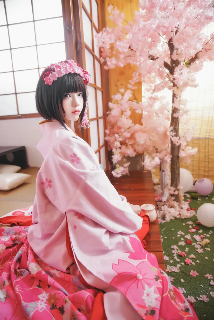 桜桃喵手机壁纸｜加藤惠cos背景图片 - 和服樱花「哲风壁纸」