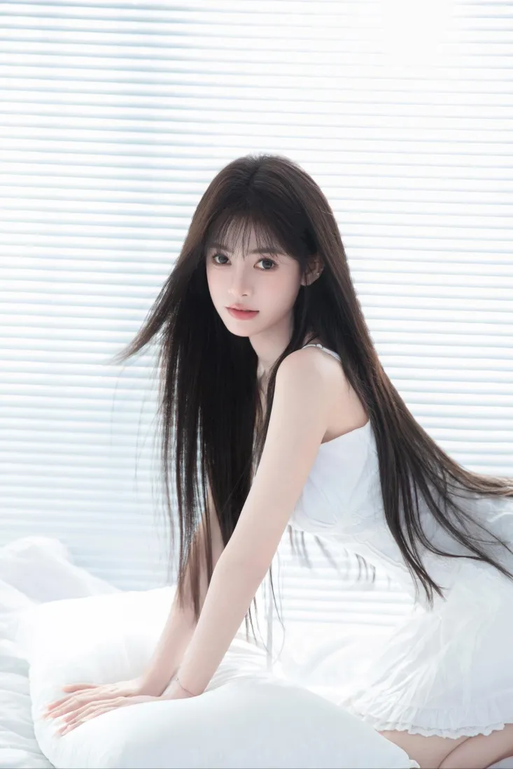 长发美女手机壁纸｜清新室内背景图片 - 纯欲女神「哲风壁纸」