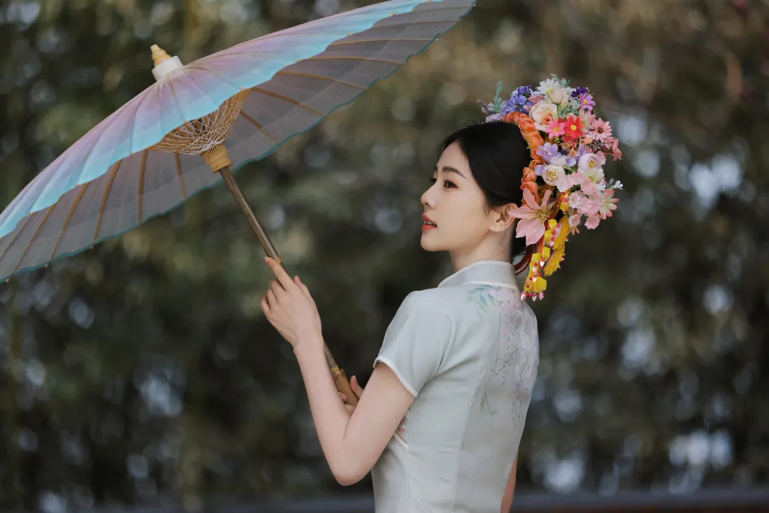 4k蟳埔簪花女壁纸｜户外背景图片 - 旗袍油纸伞「哲风壁纸」