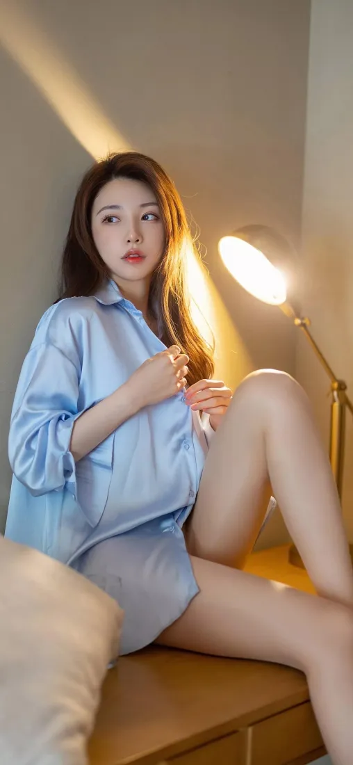 清纯美女手机壁纸|暖光室内背景图片 - 休闲居家「哲风壁纸」 清纯美女手机壁纸|暖光室内背景图片 - 休闲居家「哲风壁纸」