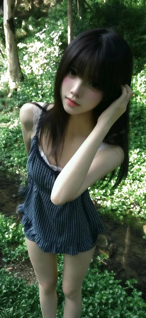 黑发美女手机壁纸|树林背景图片 - 户外清新写真「哲风壁纸」 黑发美女手机壁纸|树林背景图片 - 户外清新写真「哲风壁纸」