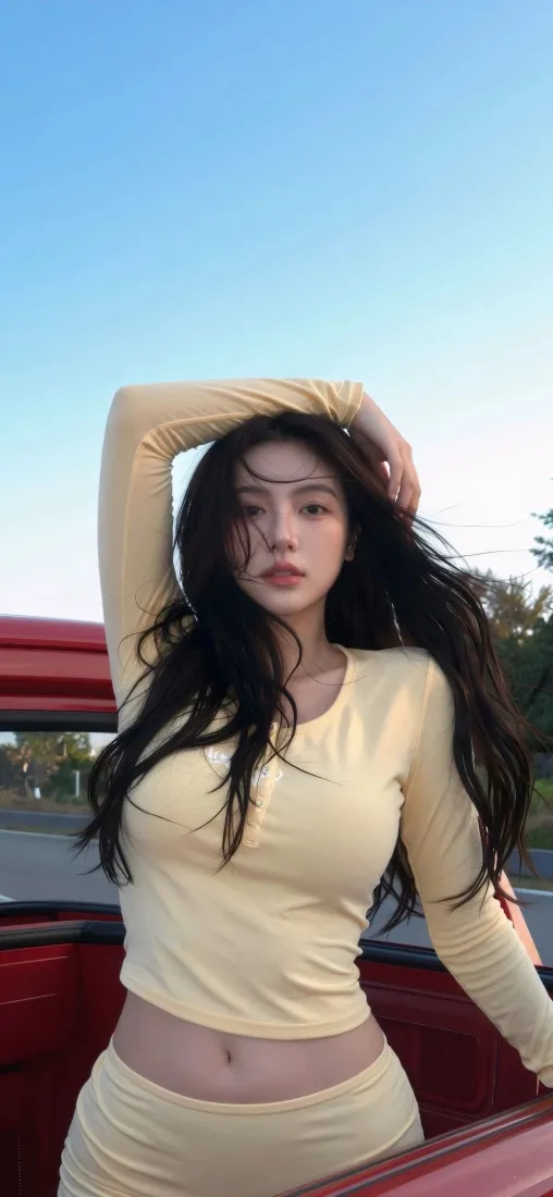 长发女子身着黄色紧身套装，倚靠在红色敞篷车边，背景是晴朗蓝天。