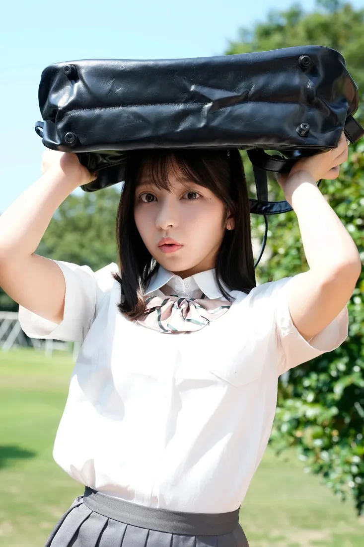 JK少女手机壁纸|清新户外草坪背景图片 - 青春日系写真「哲风壁纸」 JK少女手机壁纸|清新户外草坪背景图片 - 青春日系写真「哲风壁纸」