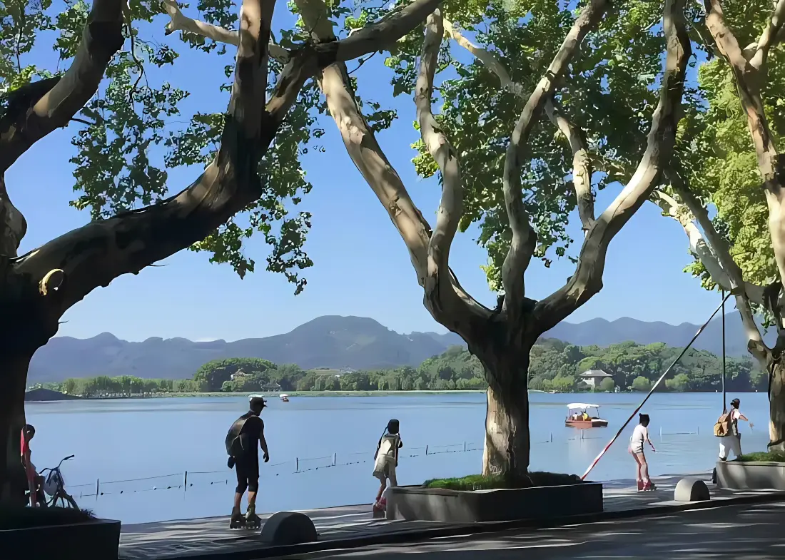 2k晴天湖景壁纸|树木蓝天背景图片 - 远山游船自然风光「哲风壁纸」 2k晴天湖景壁纸|树木蓝天背景图片 - 远山游船自然风光「哲风壁纸」