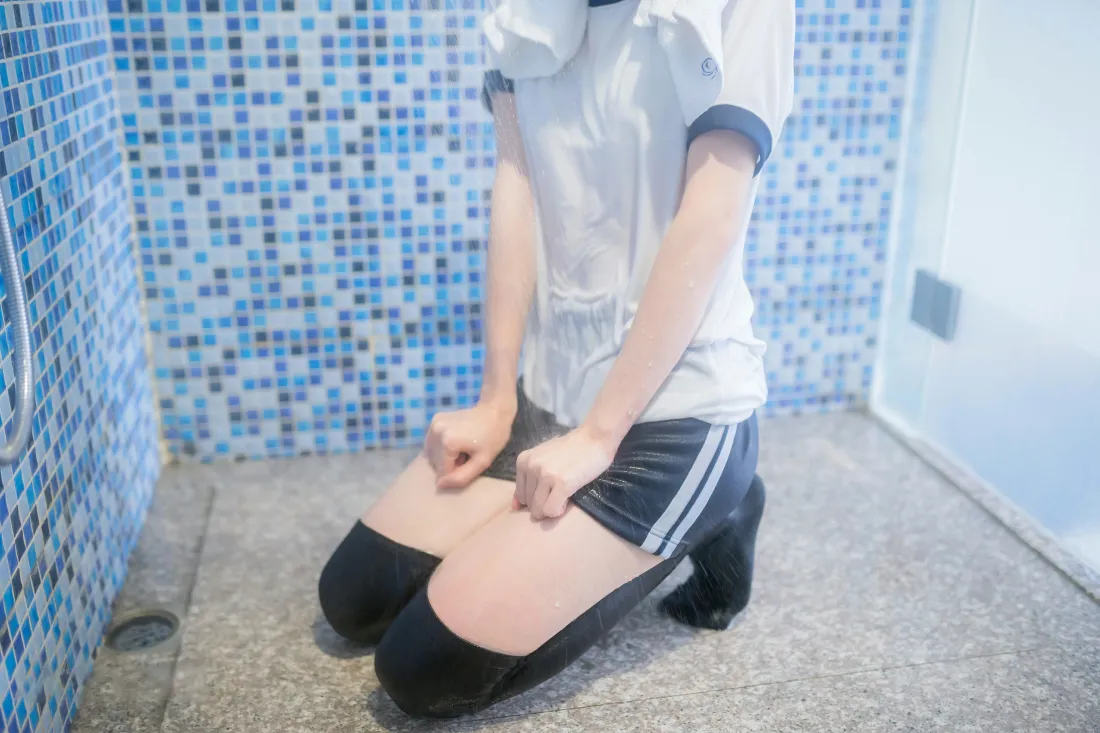 6k绮太郎Kitaro壁纸|蓝色瓷砖背景图片 - 体操服过膝袜少女「哲风壁纸」 6k绮太郎Kitaro壁纸|蓝色瓷砖背景图片 - 体操服过膝袜少女「哲风壁纸」
