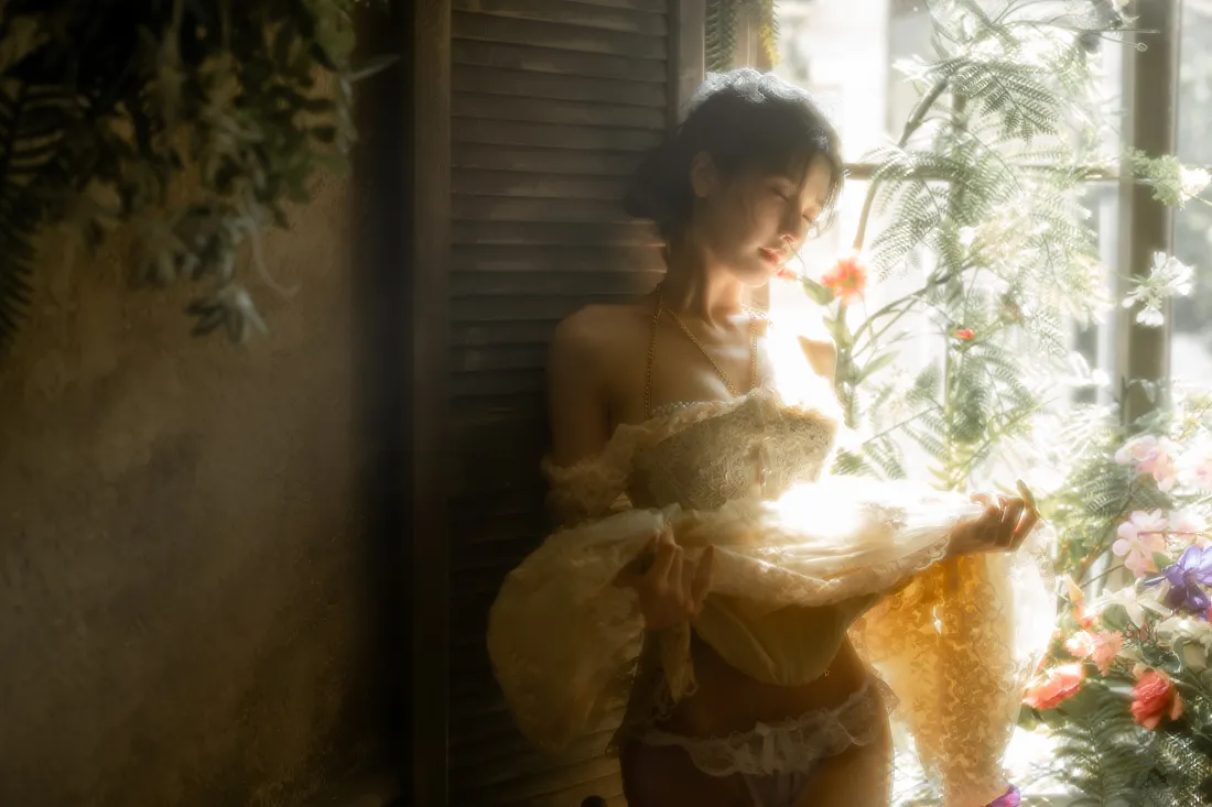8kcosplay少女壁纸|窗边暖光背景图片 - 阳光午后温柔人像「哲风壁纸」 8kcosplay少女壁纸|窗边暖光背景图片 - 阳光午后温柔人像「哲风壁纸」