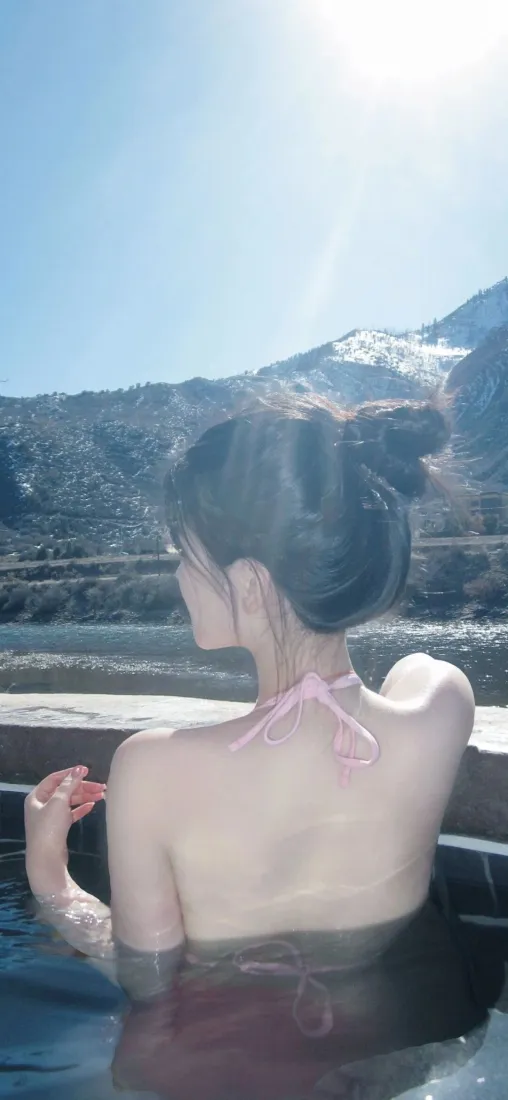 温泉美女手机壁纸|雪山蓝天背景图片 - 休闲放松「哲风壁纸」 温泉美女手机壁纸|雪山蓝天背景图片 - 休闲放松「哲风壁纸」