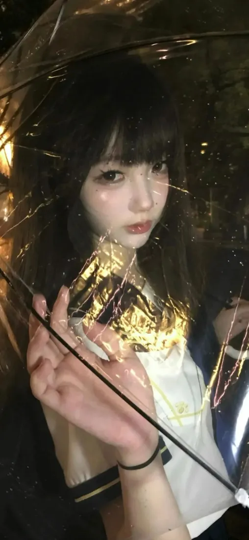 美女手机壁纸|雨夜暖光背景图片 - 朦胧氛围感人像「哲风壁纸」 美女手机壁纸|雨夜暖光背景图片 - 朦胧氛围感人像「哲风壁纸」