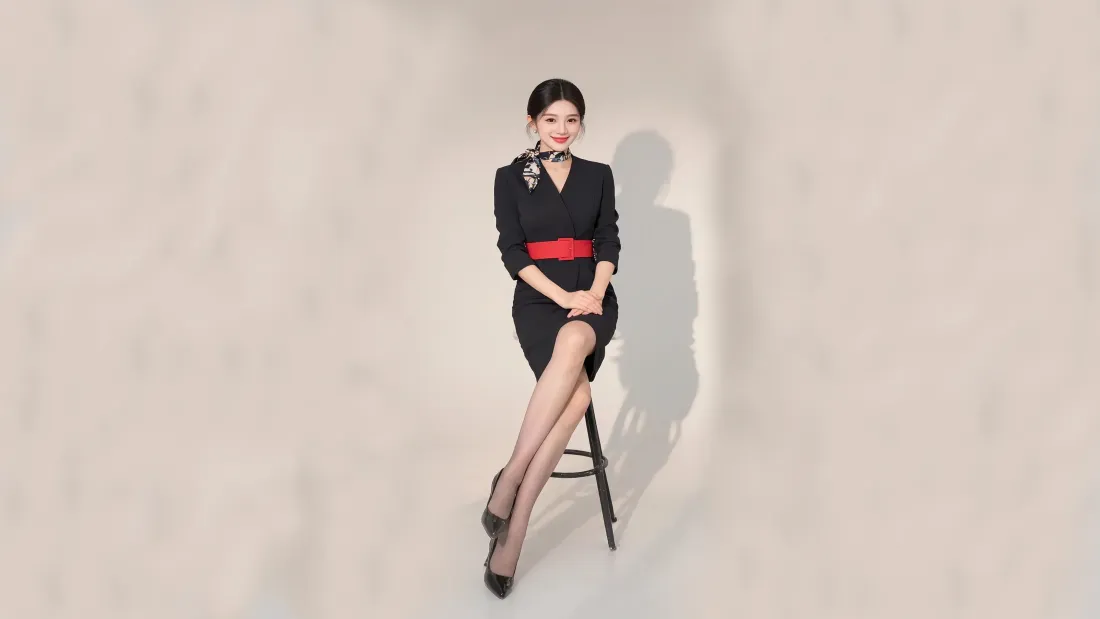 8k职场气质美女壁纸｜纯色简约背景图片 - 4K电脑高清「哲风壁纸」