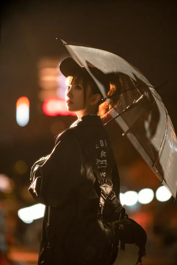 绮太郎Kitaro第五人格cos手机壁纸｜夜晚街拍背景图片 - 透明伞氛围感「哲风壁纸」