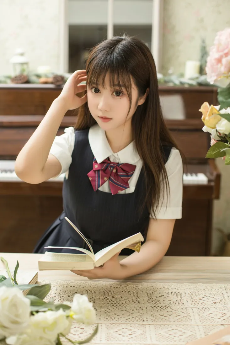 镜酱手机壁纸|室内钢琴背景图片 - 清纯JK少女「哲风壁纸」 镜酱手机壁纸|室内钢琴背景图片 - 清纯JK少女「哲风壁纸」