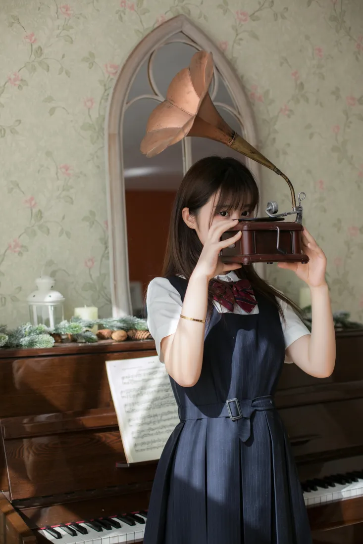 镜酱手机壁纸｜JK少女背景图片 - 钢琴房清纯写真「哲风壁纸」
