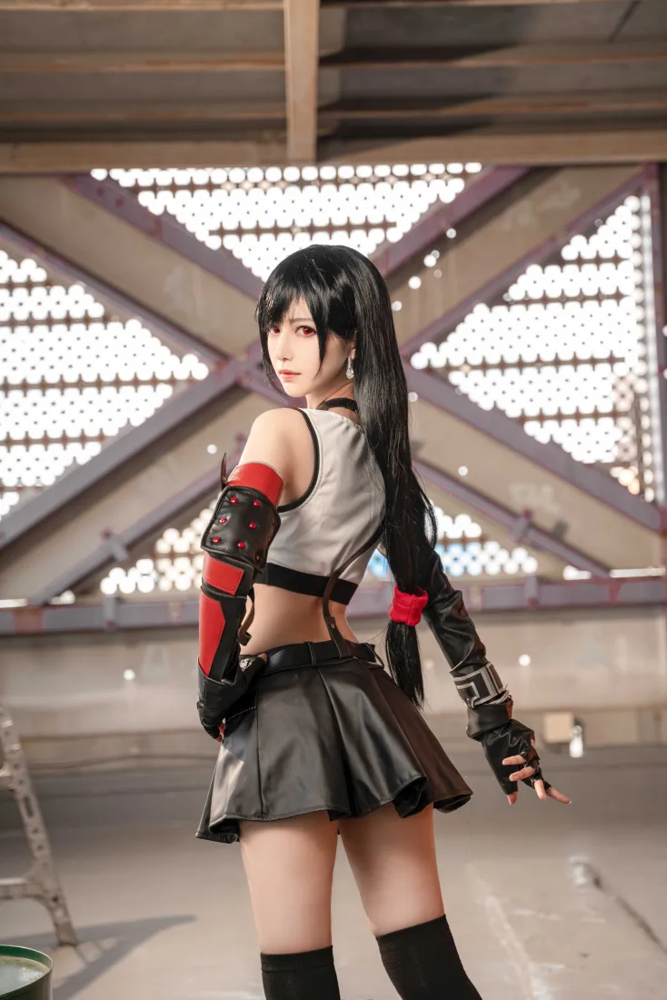 蒂法cosplay手机壁纸|工业风背景图片 - 黑长直美女「哲风壁纸」 蒂法cosplay手机壁纸|工业风背景图片 - 黑长直美女「哲风壁纸」