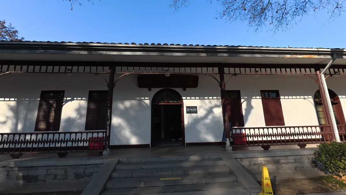 4k中式古建筑壁纸|传统院落背景图片 - 蓝天树荫石阶「哲风壁纸」 4k中式古建筑壁纸|传统院落背景图片 - 蓝天树荫石阶「哲风壁纸」