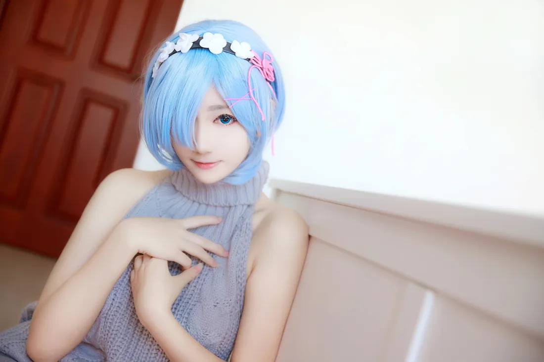 3k蕾姆壁纸｜cosplay背景图片 - 南桃Momoko灰色毛衣「哲风壁纸」