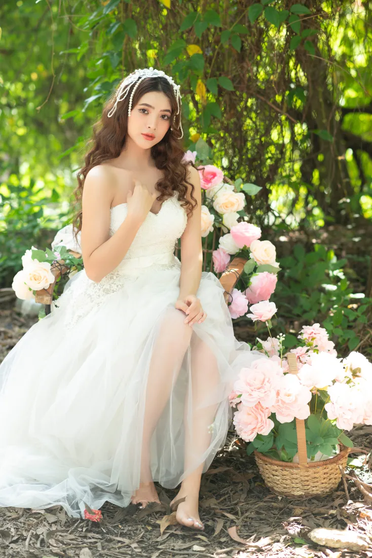婚纱少女手机壁纸|树林鲜花背景图片 - 户外森系写真「哲风壁纸」 婚纱少女手机壁纸|树林鲜花背景图片 - 户外森系写真「哲风壁纸」