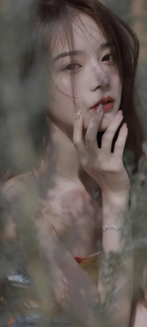 写实美女手机壁纸｜朦胧氛围感背景图片 - 气质人像「哲风壁纸」