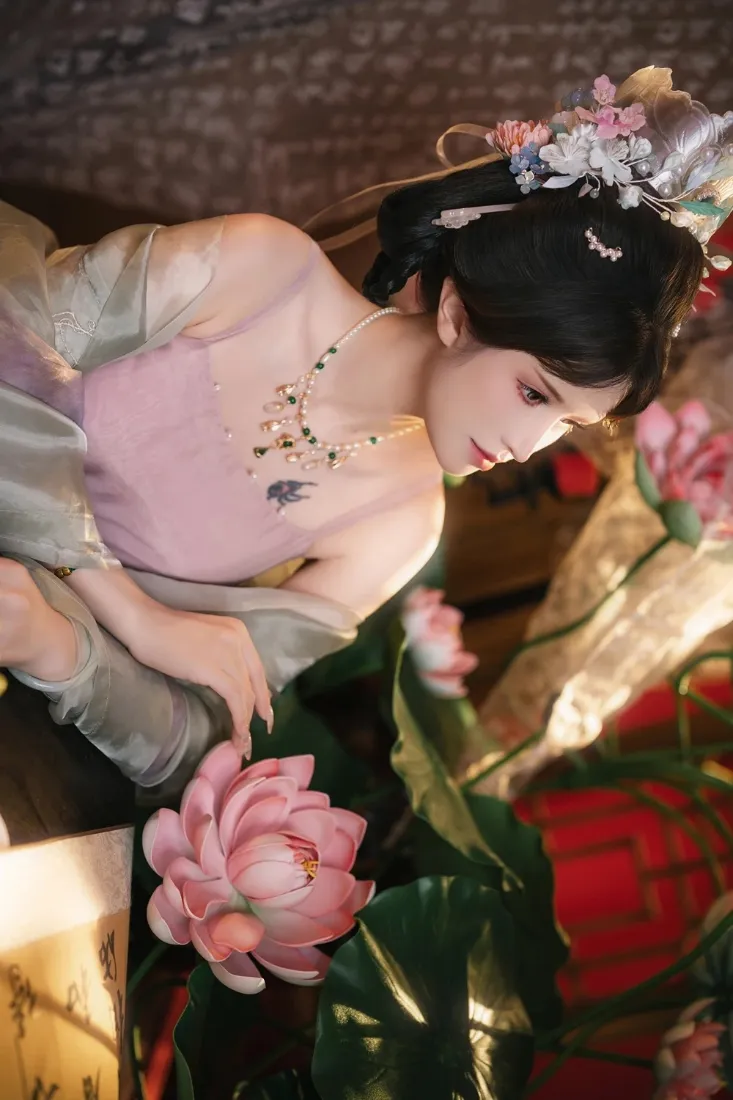 古风汉服美女手机壁纸｜荷花荷叶背景图片 - 氛围感国风写真「哲风壁纸」