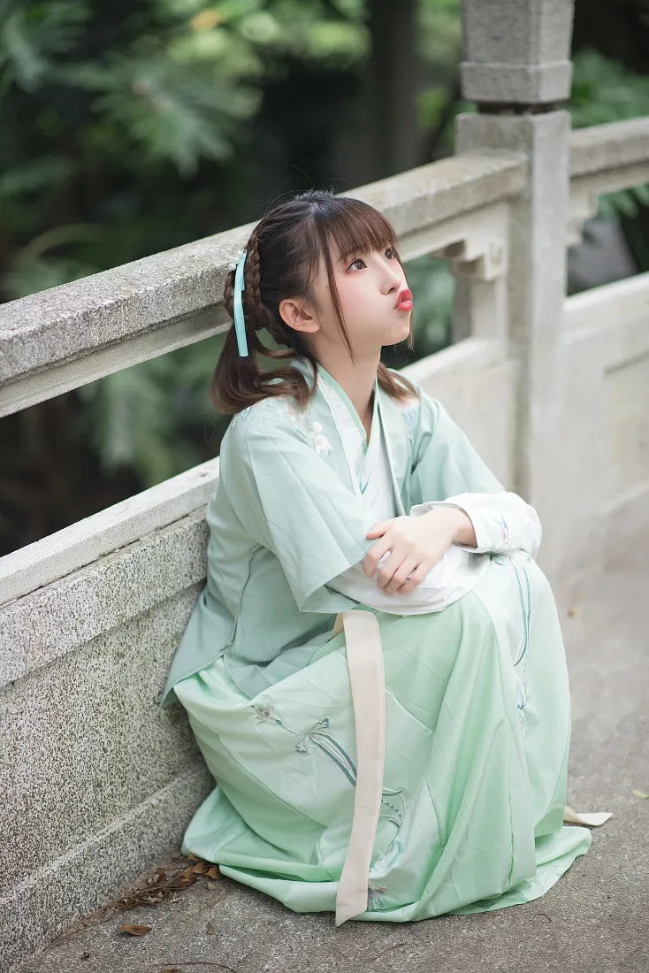 绮太郎Kitaro手机壁纸|淡绿汉服户外背景图片 - 清纯少女写真「哲风壁纸」 绮太郎Kitaro手机壁纸|淡绿汉服户外背景图片 - 清纯少女写真「哲风壁纸」